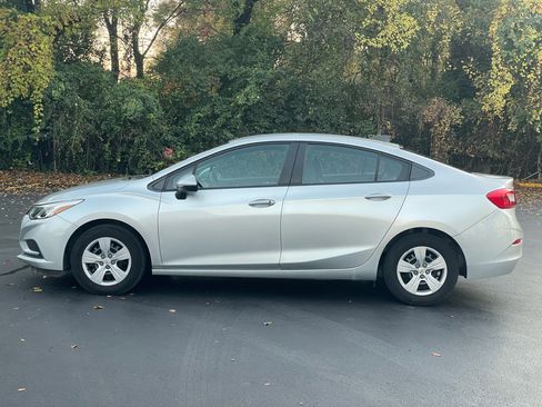 Used 2017 Chevrolet Cruze LS image 9