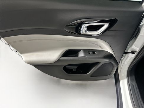 Used 2025 Jeep Compass Limited image 25