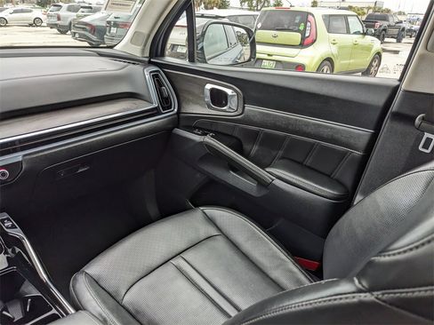 Certified 2024 Kia Sorento SX image 19