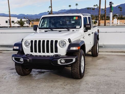 Certified 2023 Jeep Gladiator Sport image 4
