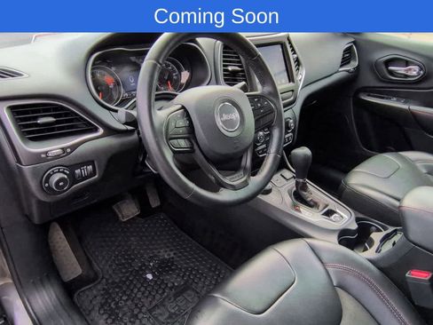 Used 2019 Jeep Cherokee Trailhawk w/ Cold Weather Group AWD/4WD image 2
