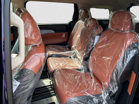 New 2026 Kia Carnival EX image 11