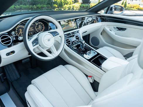 Used 2024 Bentley Continental GT V8 image 20