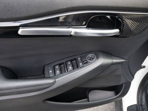 Used 2025 Kia Seltos S image 17