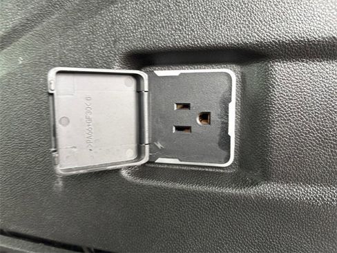 Used 2025 Chevrolet Tahoe Z71 image 33