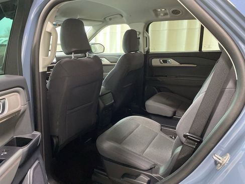 Used 2025 Ford Explorer Active AWD/4WD image 10