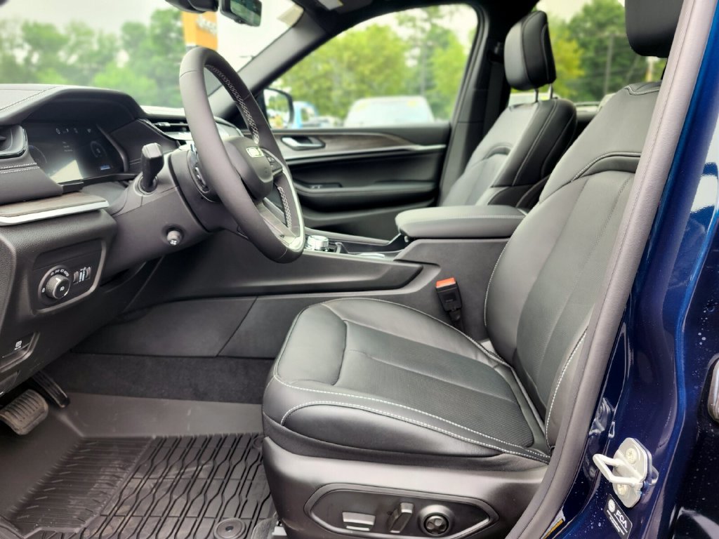 New 2026 Jeep Grand Cherokee Limited AWD/4WD image 18