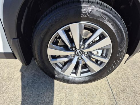 Used 2024 Nissan Pathfinder SL image 12