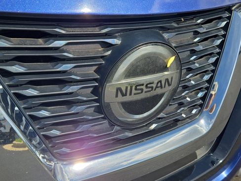 Used 2018 Nissan Rogue SV w/ Premium Package FWD image 6