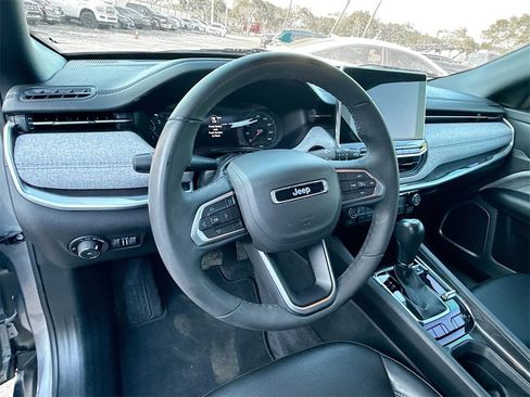 Used 2023 Jeep Compass Latitude image 12