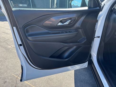 Used 2024 GMC Terrain SLE FWD image 18