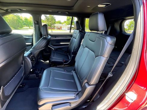 New 2026 Jeep Grand Cherokee L Limited w/ Limited Altitude Package AWD/4WD image 10