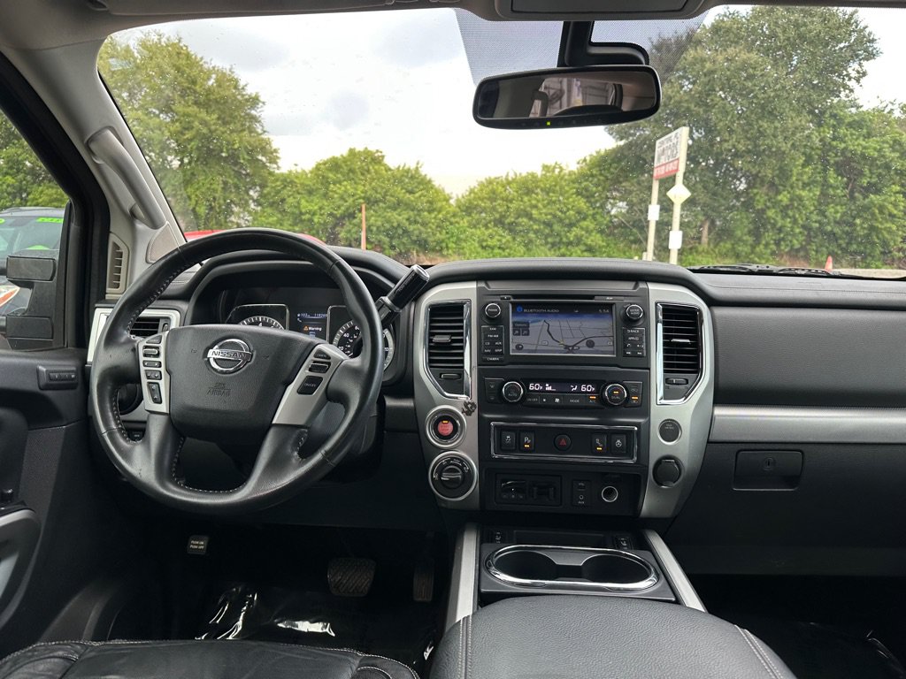 Used 2017 Nissan Titan PRO-4X w/ Pro-4x Convenience Package AWD/4WD image 11