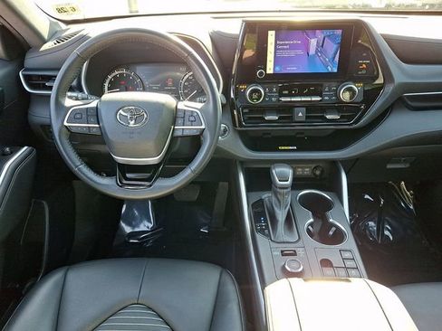 Used 2023 Toyota Highlander XSE AWD/4WD image 12
