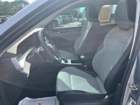 Certified 2026 Volkswagen Tiguan SE w/ Panoramic Sunroof Package AWD/4WD image 25