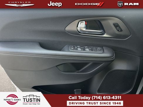 New 2026 Chrysler Pacifica Select FWD image 20