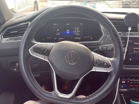 Used 2022 Volkswagen Tiguan SE image 4