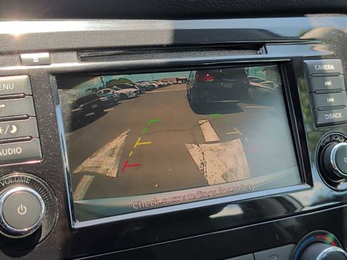 Used 2020 Nissan Rogue S FWD image 21