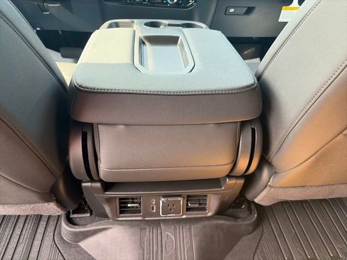 New 2026 GMC Sierra 2500 SLT AWD/4WD image 13