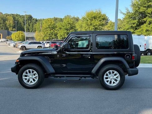 Used 2022 Jeep Wrangler Sport AWD/4WD image 2