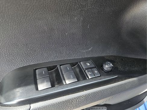 Used 2025 Toyota Camry SE image 11