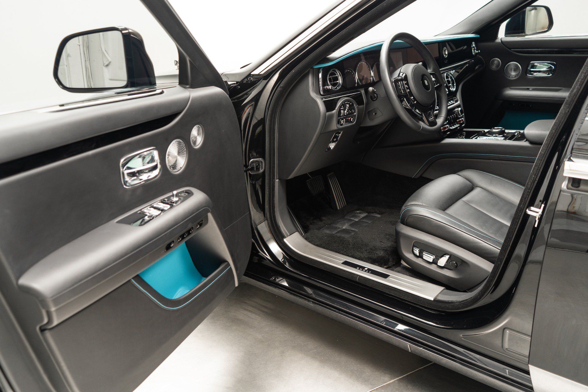 Used 2022 Rolls-Royce Ghost w/ Ghost Package AWD/4WD image 23