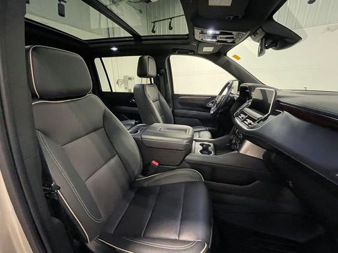 Used 2023 Chevrolet Suburban Premier AWD/4WD image 33