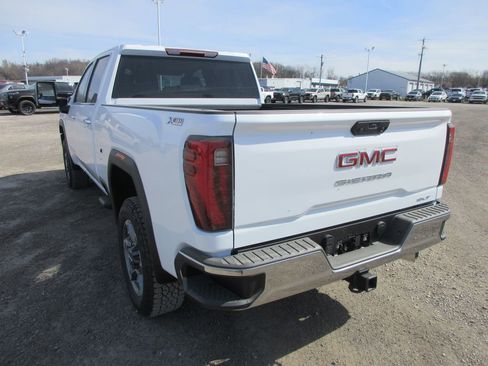 New 2026 GMC Sierra 2500 SLT AWD/4WD image 9
