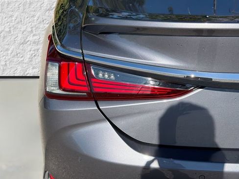 Used 2019 Lexus ES 300h w/ Premium Package image 10