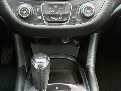 Used 2018 Chevrolet Malibu LT FWD image 25