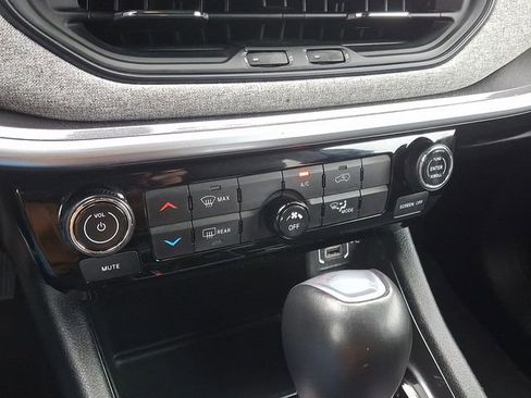Used 2024 Jeep Compass Latitude AWD/4WD image 15