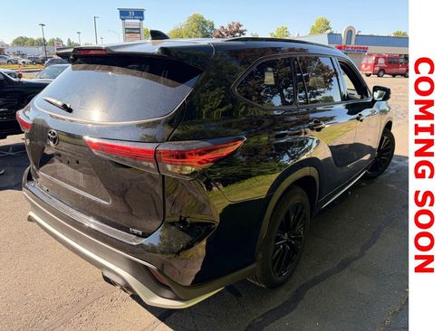 Used 2023 Toyota Highlander XSE FWD image 9