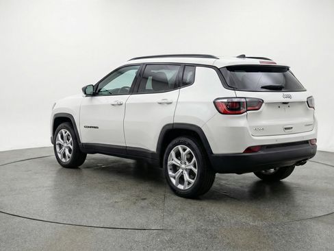Used 2025 Jeep Compass Latitude image 6