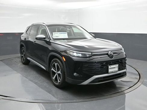 New 2026 Volkswagen Tiguan SE image 17