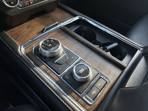 Used 2019 Ford Expedition Platinum image 28