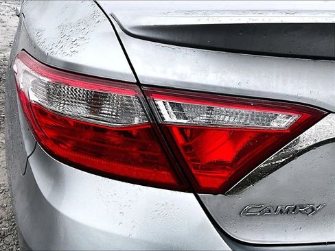 Used 2015 Toyota Camry XSE image 28