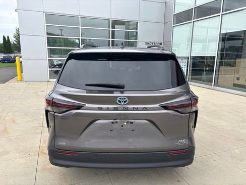 Used 2023 Toyota Sienna XLE w/ XLE Plus Package AWD/4WD image 6