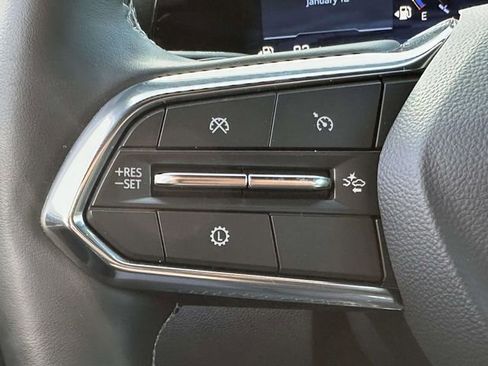 Used 2025 Chevrolet Traverse LT w/ Driver Confidence Package FWD image 30