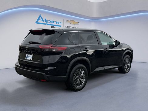 Used 2024 Nissan Rogue S AWD/4WD image 5