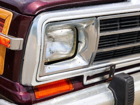 Used 1988 Jeep Grand Wagoneer AWD/4WD image 32