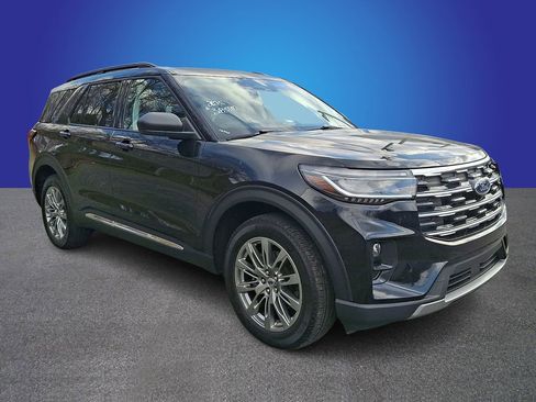 Used 2025 Ford Explorer Active w/ Active Comfort Package AWD/4WD image 3