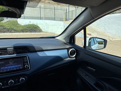 Used 2025 Nissan Versa SV FWD image 33