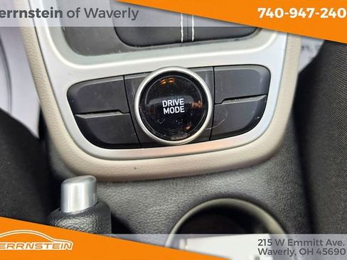 Used 2025 Hyundai Venue SEL FWD image 21