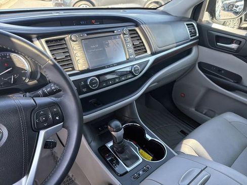 Used 2016 Toyota Highlander Limited image 29