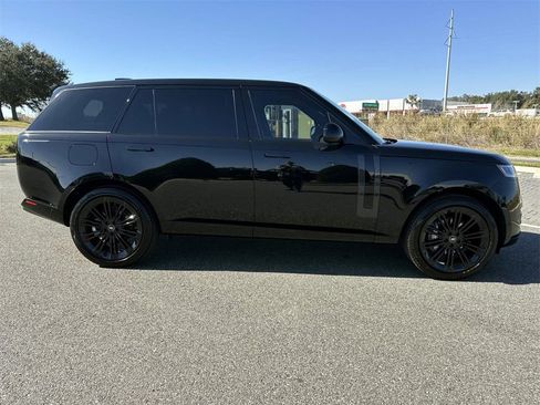 New 2025 Land Rover Range Rover Long Wheelbase SE image 6