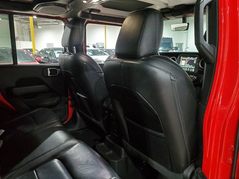 Used 2021 Jeep Wrangler Unlimited Sahara AWD/4WD image 21