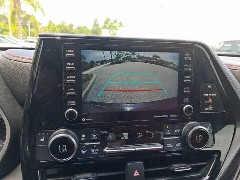 Used 2021 Toyota Highlander XSE FWD image 29