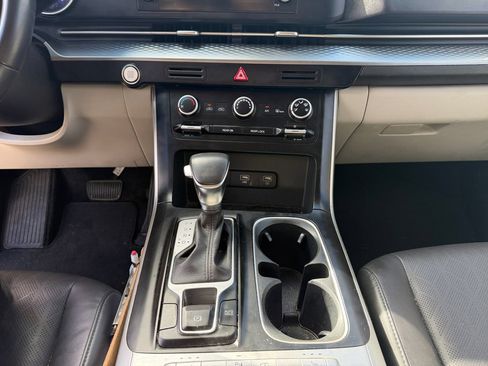 Used 2023 Kia Carnival LX FWD image 15