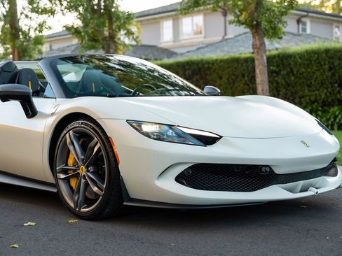 Used 2023 Ferrari 296 GTS RWD image 18