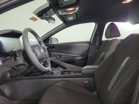 New 2025 Hyundai Elantra SEL image 25